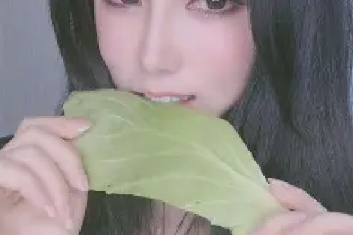 顶流女星红毯互撕太刺激!站位暗战+造型翻车现场曝光内娱潜规则被扒-第1张图片- 顶流女星红毯互撕太刺激!站位暗战+造型翻车现场曝光内娱潜规则被扒-第1张图片-