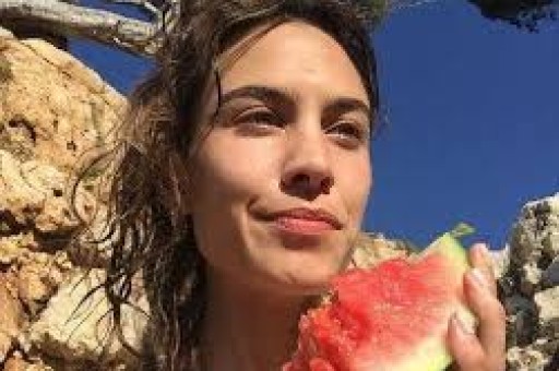 突发爆料：处境剧女王称前TVB红星拍吻戏“伸舌加戏”旧闻再掀风波
