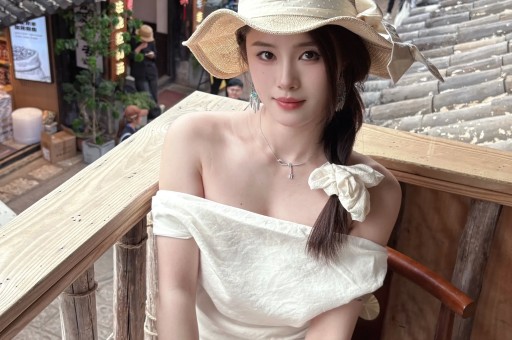 继岳云鹏后 向佐也说了娱乐圈的一些事情关晓彤也没逃过