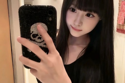 杨幂被问如何看待潜规则她毫不避讳：“陪导演睡觉事业就能更上一层楼”